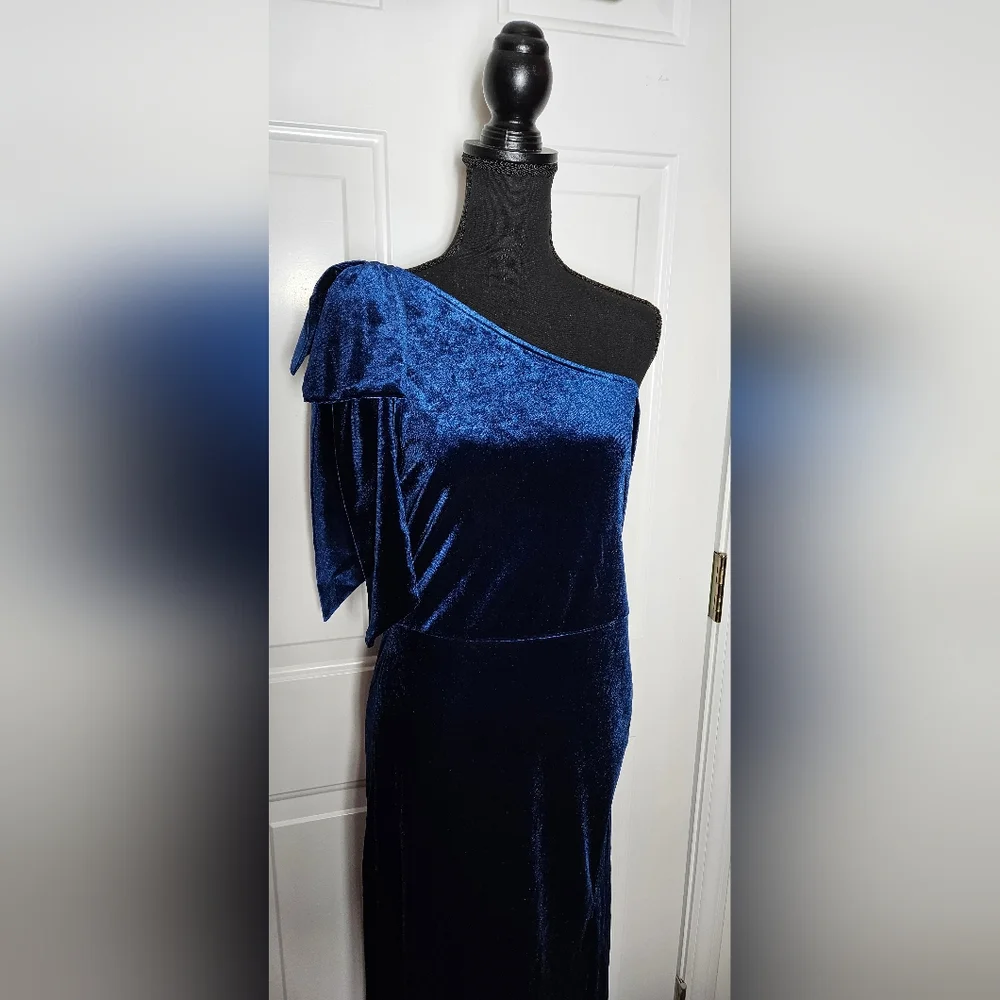 ONE SHOULDER FORMAL VELVET SLIT MAXI DRESS SIZE L
